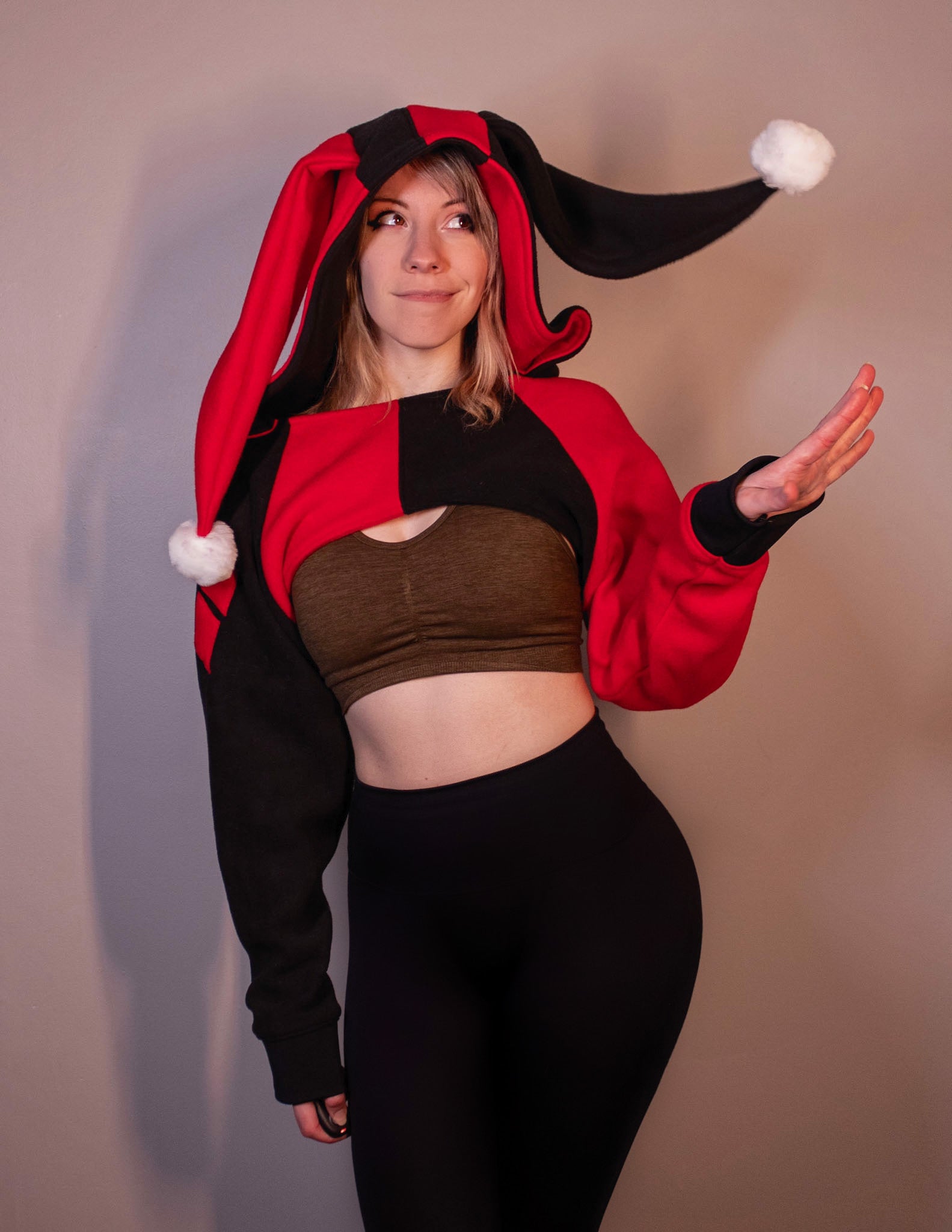 Harley Quinn Cosplay Shrug – Cosplay Yunkie